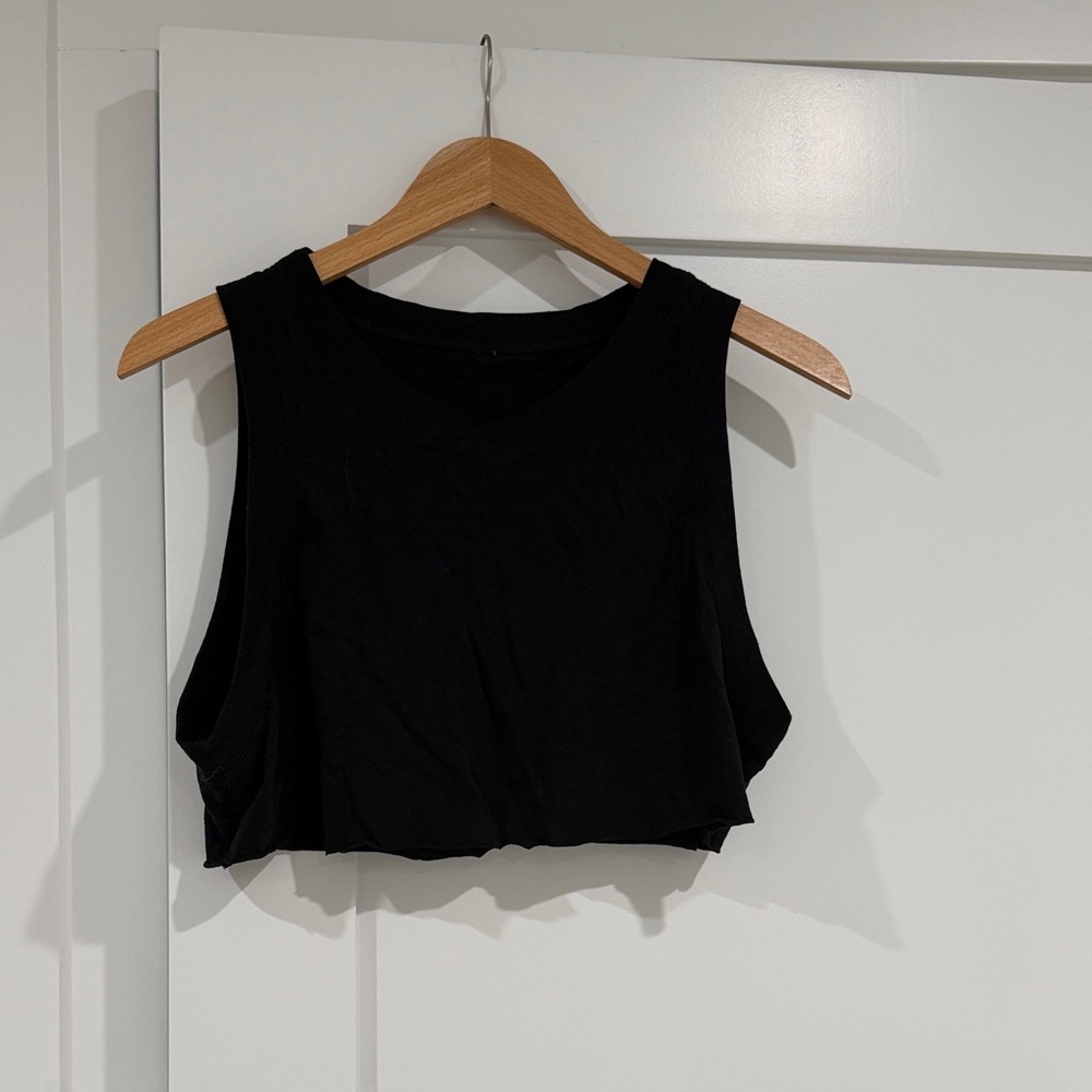 ALO Yoga Black Crop Top - Picture 2 of 4